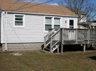 16 Oak Ave, Narragansett, RI 02882