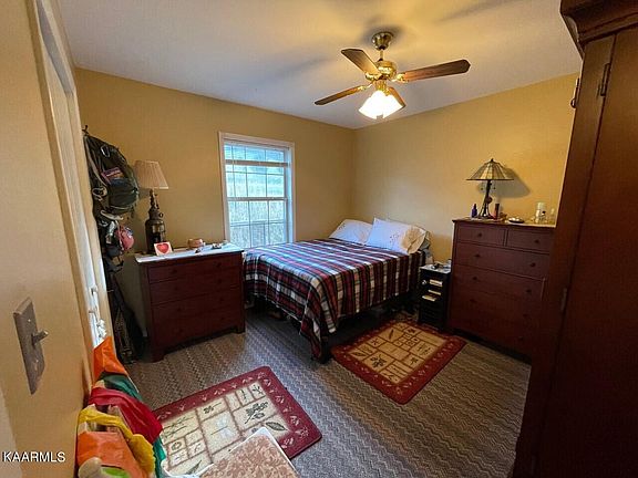 3rd image of 176 Mountain Breeze Dr
