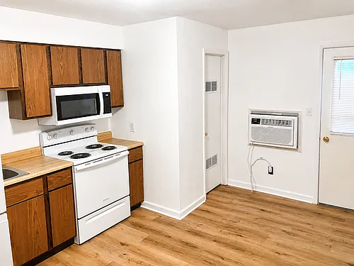 3104 William Dr #2 Photo 1