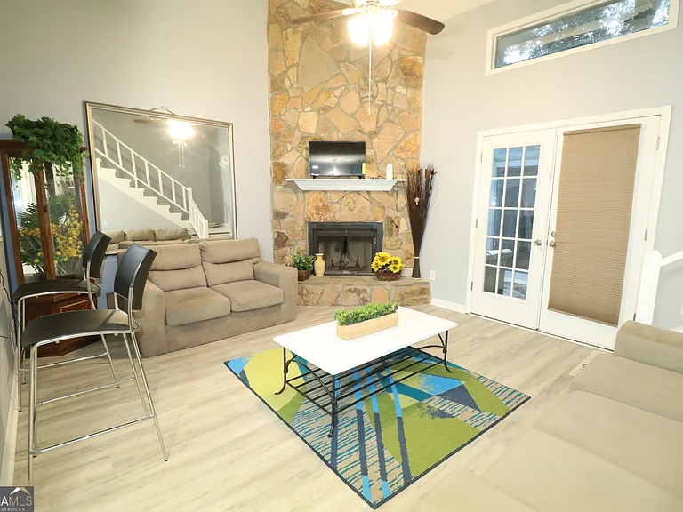 933 Ohara Dr — Photo 17