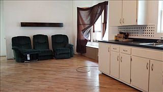 4th image of 1511 N Peach Ave