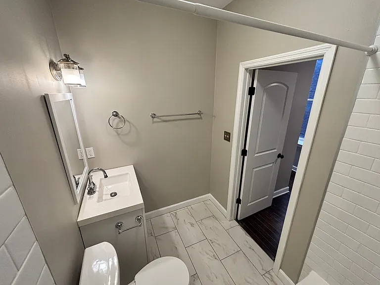2253 Indiana Ave — Photo 14