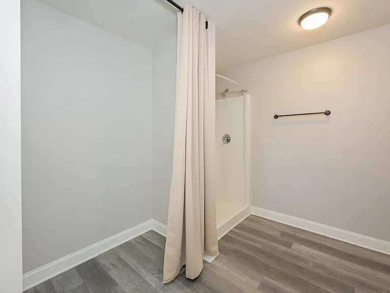 368 Embassy Dr — Photo 12