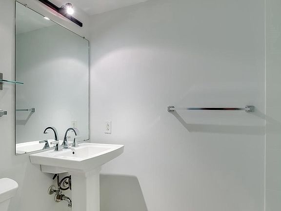 4th image of 444 N 4th St Unit 409