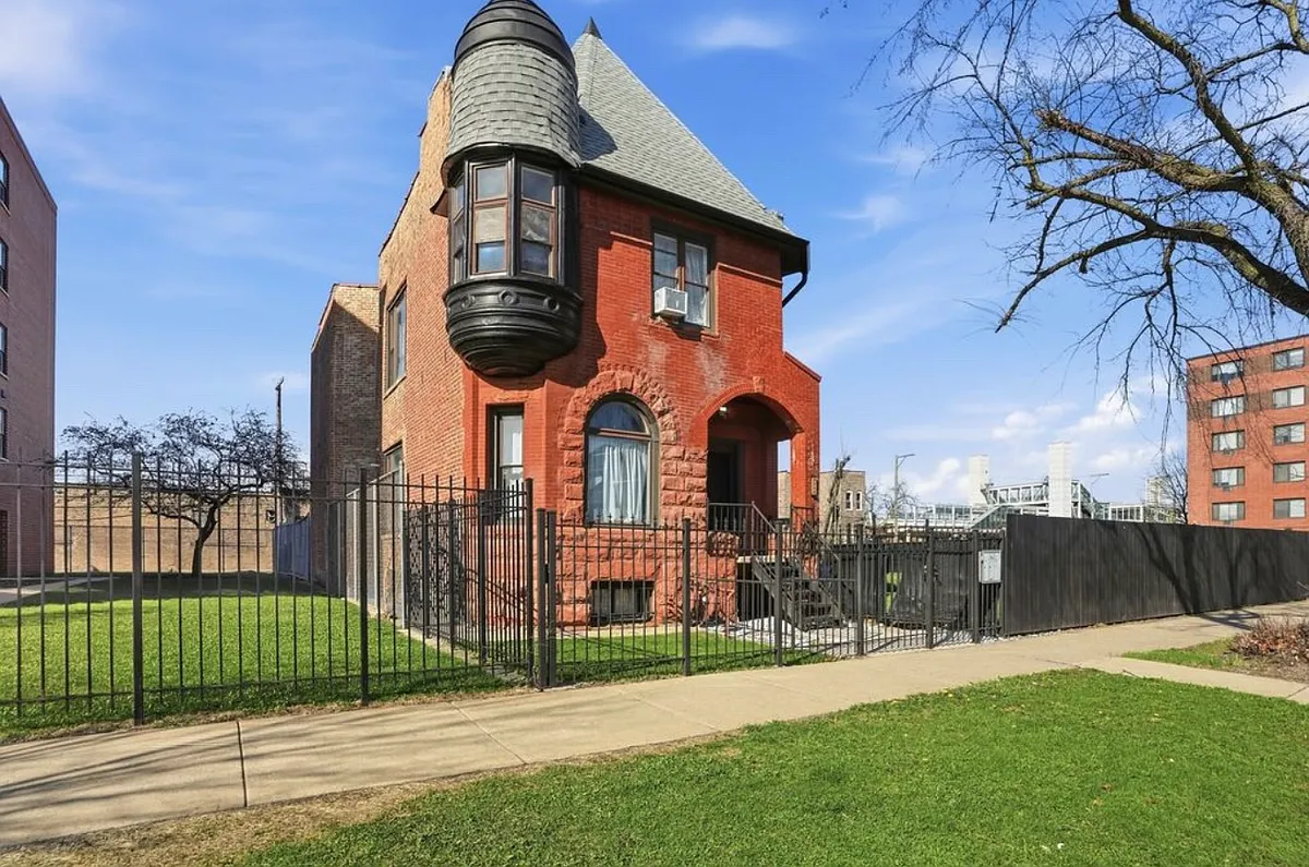 Building Photo - 3248 W Maypole Ave #1