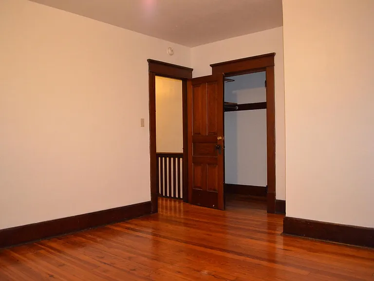 230 W State St — Photo 11