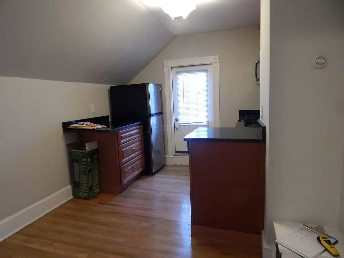 Building Photo - 11R Park Ave #2R