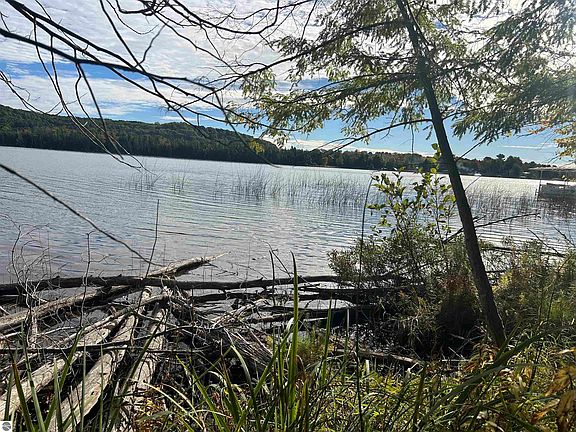 4th image of Clam Lake Dr