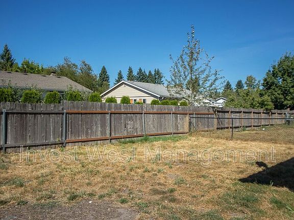 4th image of 410 NE 105th St