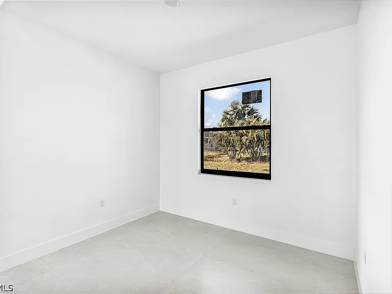 2200 NE 15th Ave — Photo 9