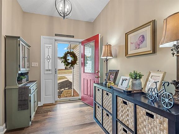 3rd image of 107 Stoneridge Dr