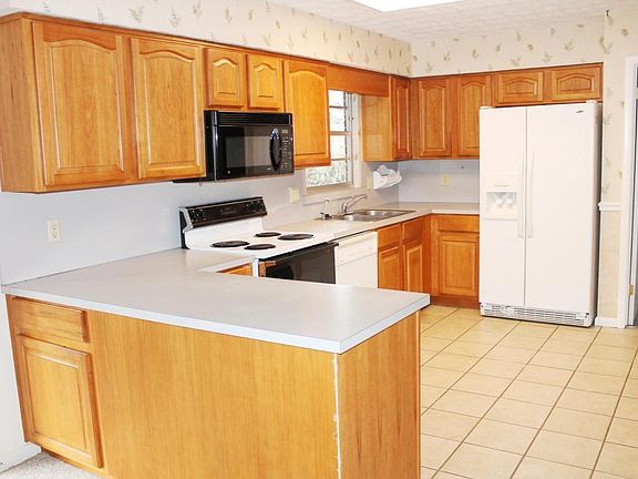 2nd image of 2348 Laurel Ln