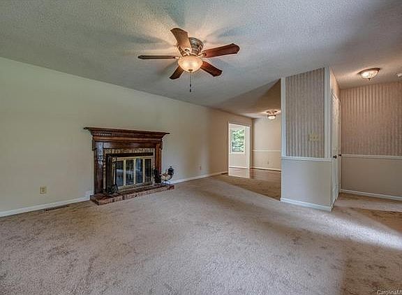 2nd image of 2515 Amity Ave
