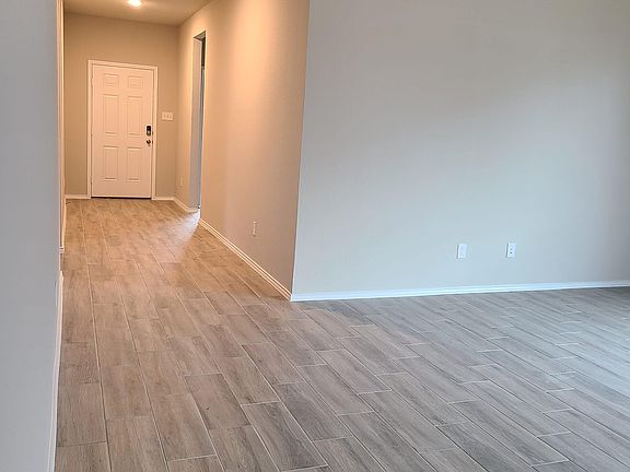 3rd image of 959 Hurstwood Dr