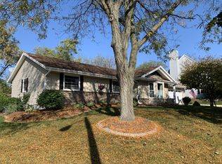 2944 Willard Ln, Waukesha, WI 53188