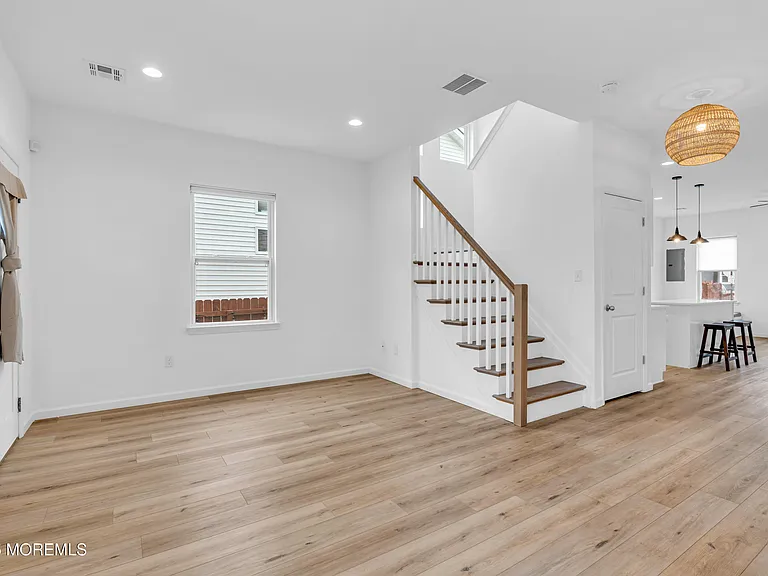 1514 Heck Ave — Photo 5