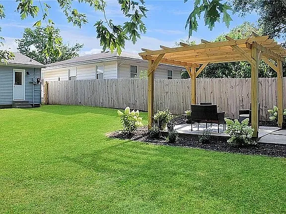 726 W Broadway St — Photo 17