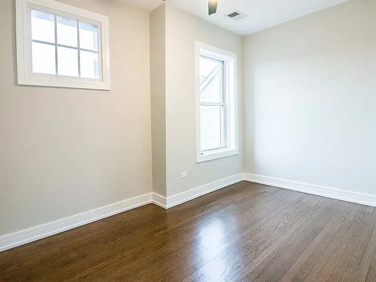 2917 W Wabansia Ave #2R — Photo 11