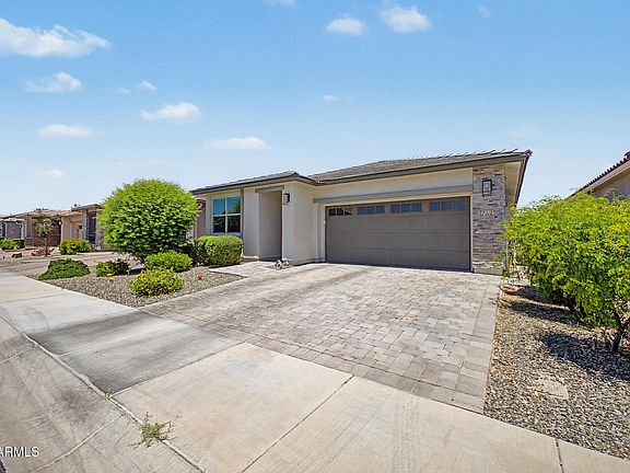 3rd image of 752 E CONSTITUTION Drive