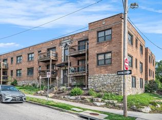 1104 W 46th St APT 2, Kansas City, MO 64112