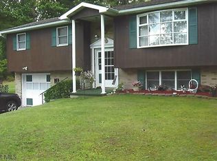 218 Asbury Ln, Altoona, PA 16601