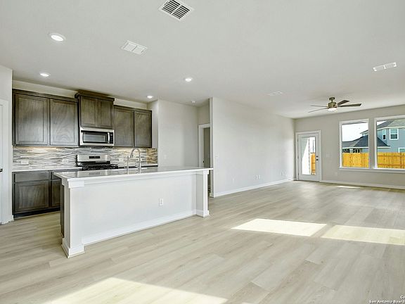 4th image of 1592 Estelea Grove