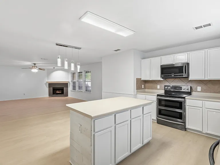 417 Niagara Falls Dr — Photo 15