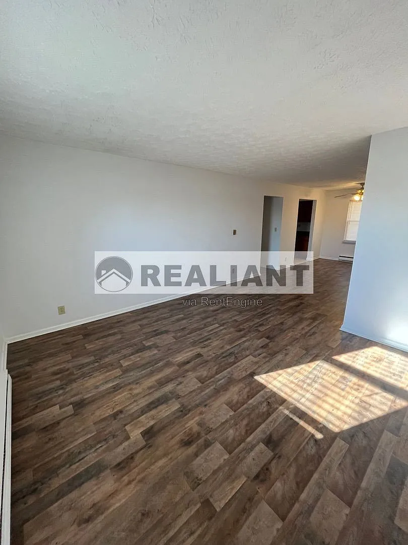 2 bed, 1.0 bath, $1,045 — Photo 2