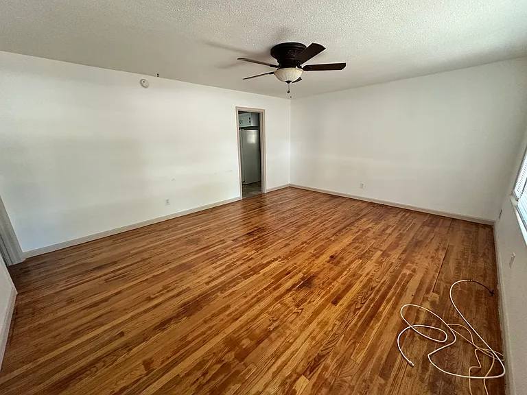 2407 Valleybrook Rd — Photo 4