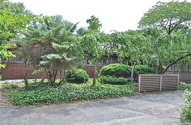 1st image of 110 Stoneyside Ln