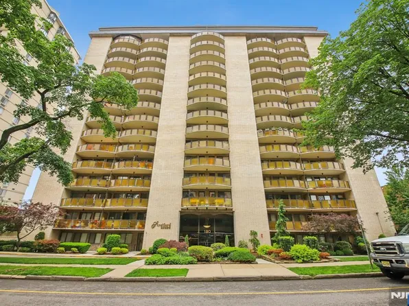 150 Overlook Ave #Penthouse 3, Hackensack, NJ 07601