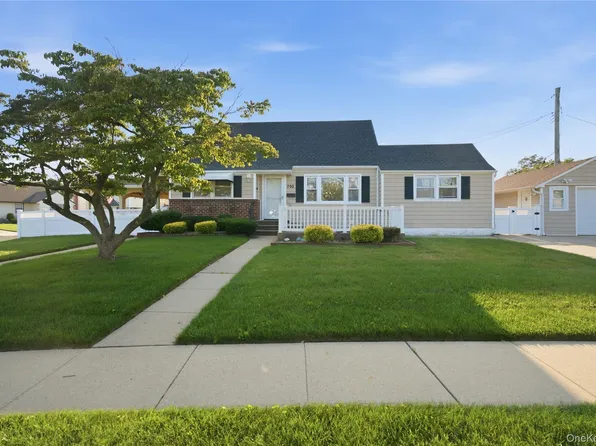 790 Woodside Drive, Wantagh, NY 11793