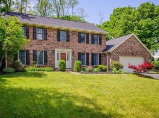 9885 Meadow Hills Dr, West Chester, OH 45241