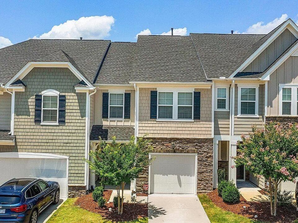 1st image of 815 Bristol Bridge Dr