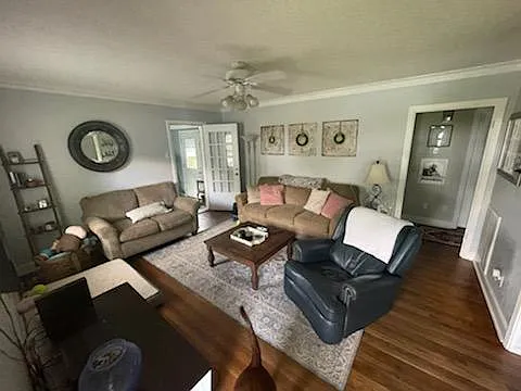 707 Moss Rd — Photo 3