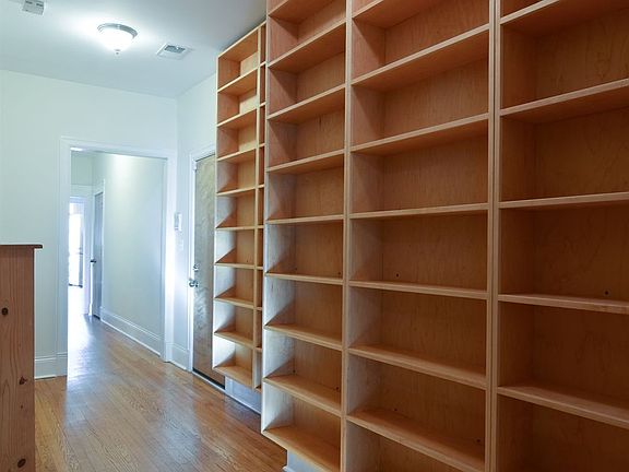 5th image of 7431 N Greenview Ave #3