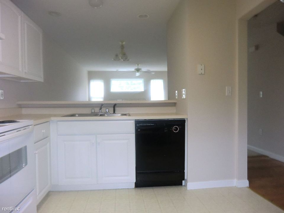 Orchard View 408 Kitchen
