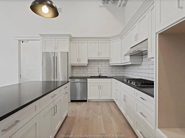 247 Brock St #204 — Photo 4