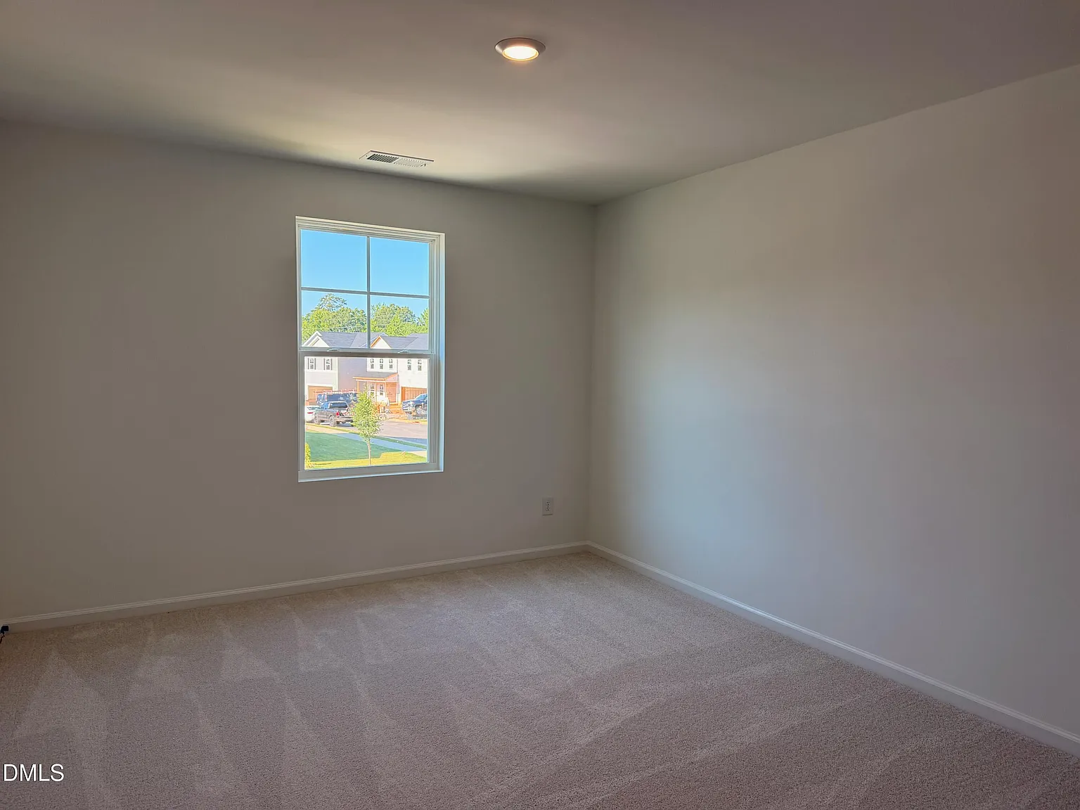 5 bed, 3.0 bath, 2714 sqft, $2,399 — Photo 4