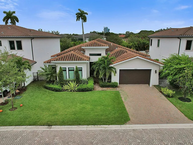 5663 Brookfield Cir W — Photo 3