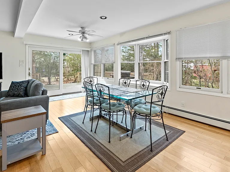 74 Scotts Landing Rd — Photo 8