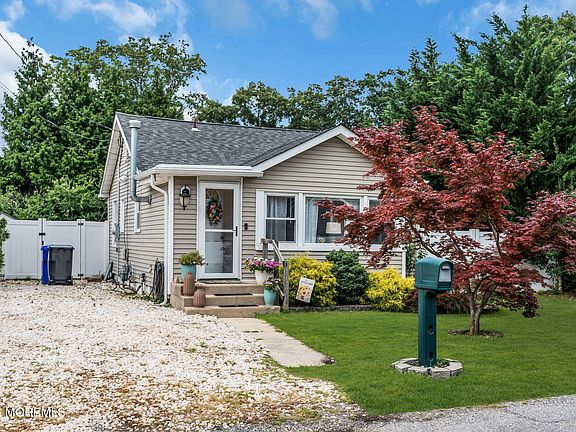 2nd image of 22 Woodland Drive