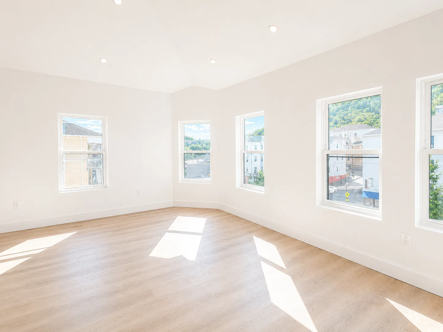 3 bed, 1400 sqft, $3,000 — Photo 2