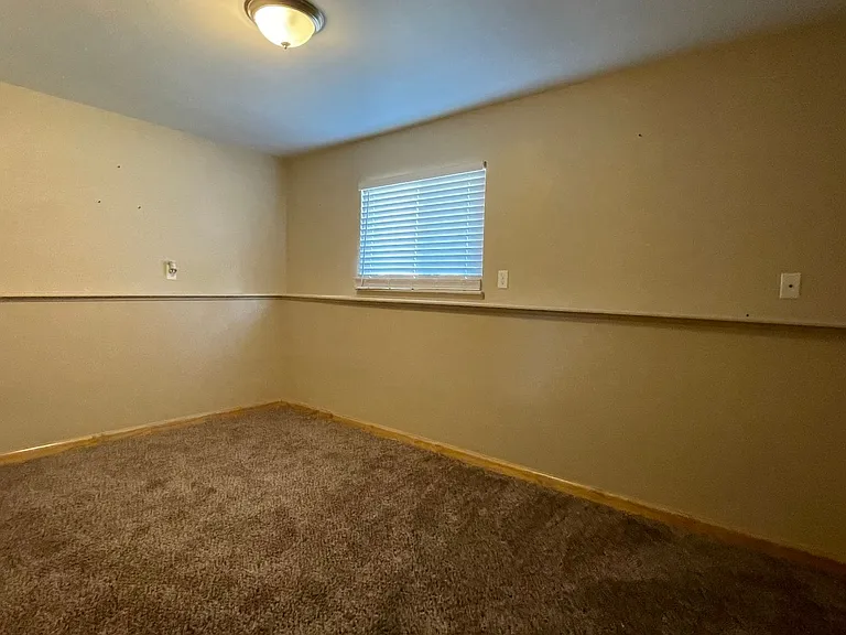 1932 W Plum St — Photo 1