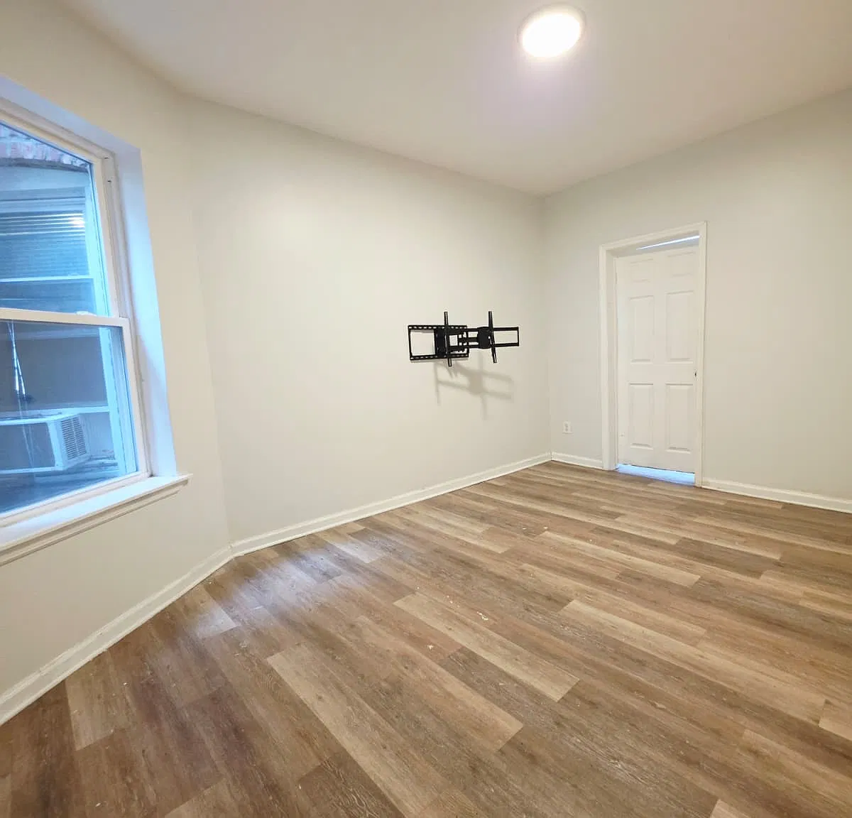 2 bed, 800 sqft, $1,995 — Photo 3