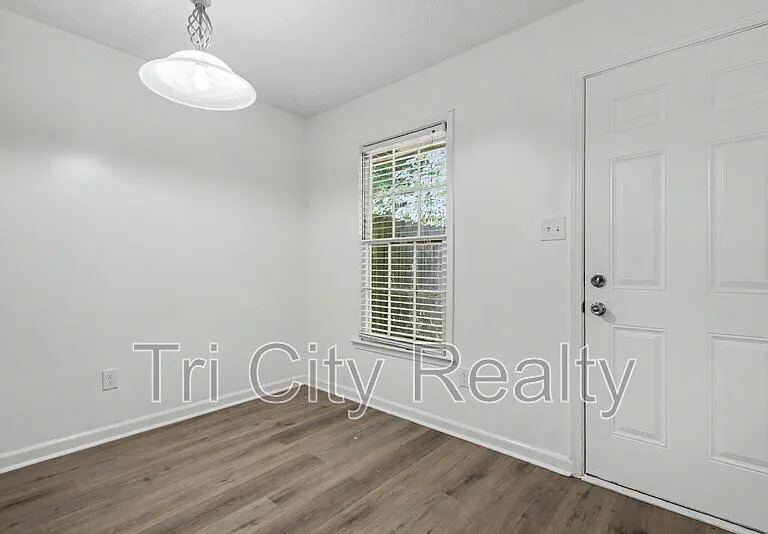 150 Chase Ct — Photo 21