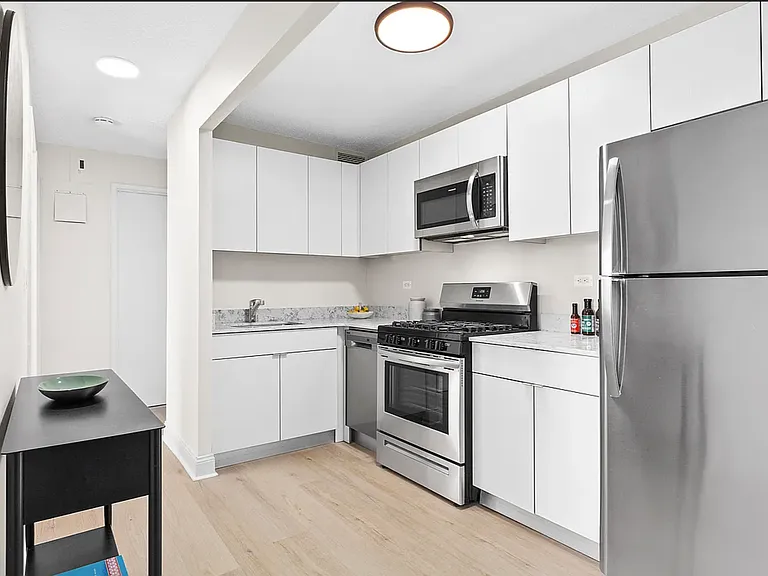 1890 Lexington Ave #8E — Photo 1