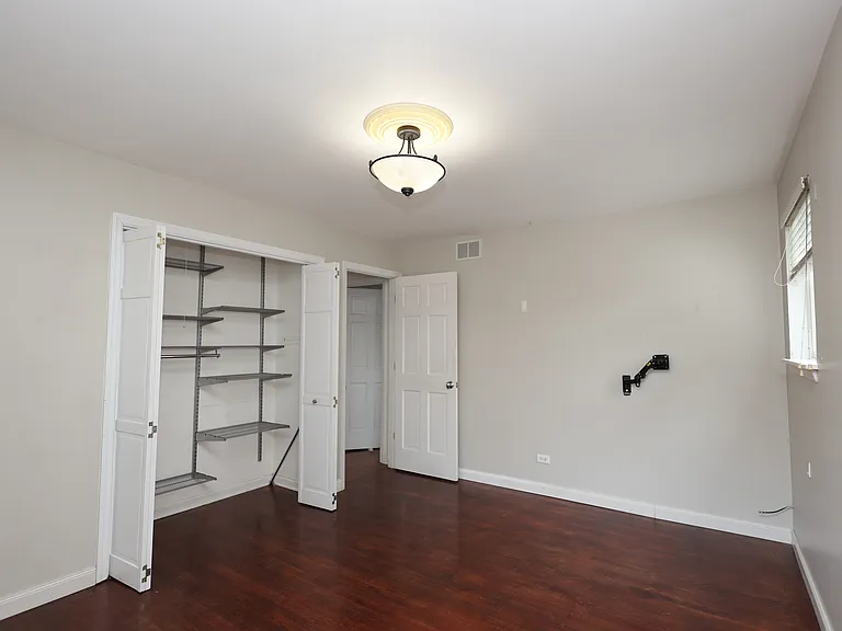 613 Leamington Ave — Photo 17