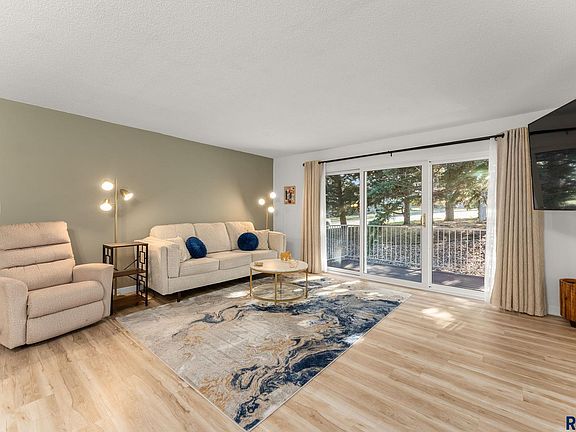 3rd image of 2904 W 33rd St APT 221