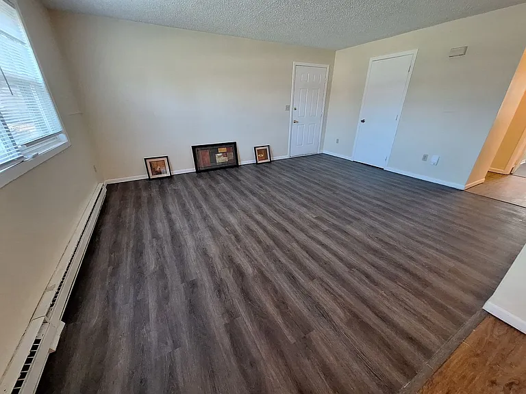 1263 Manitowoc Rd — Photo 3